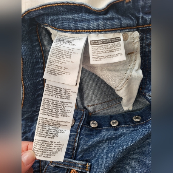 Levis size 29, Great For Curves! - Picture 5 of 12